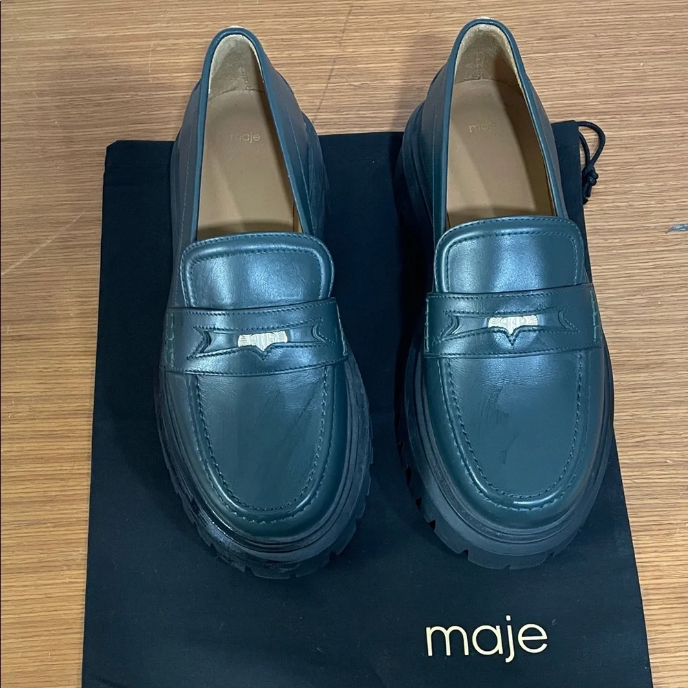 Medallion Loafers - Picture 3 of 7